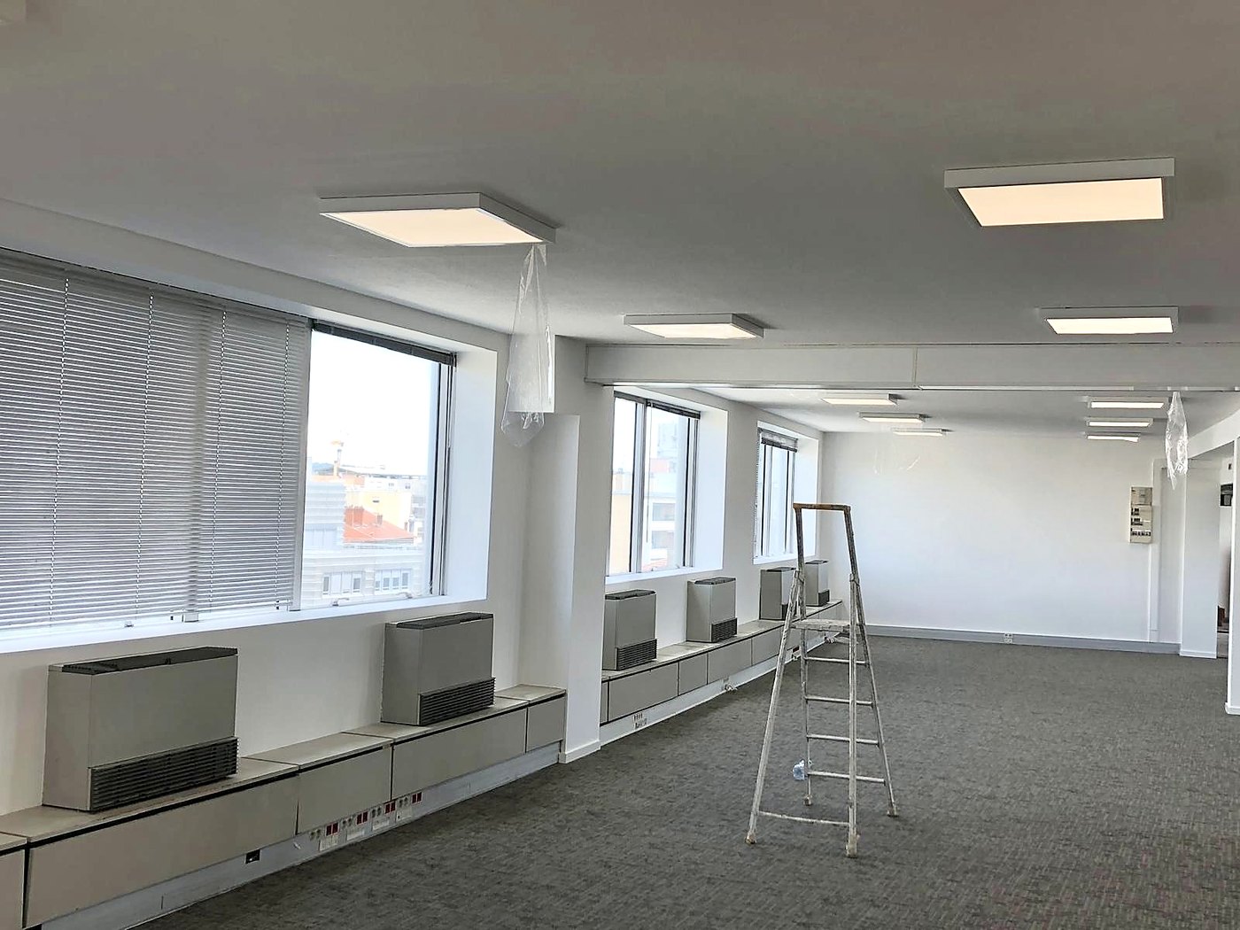 Rénovation de bureaux — peinture et sols