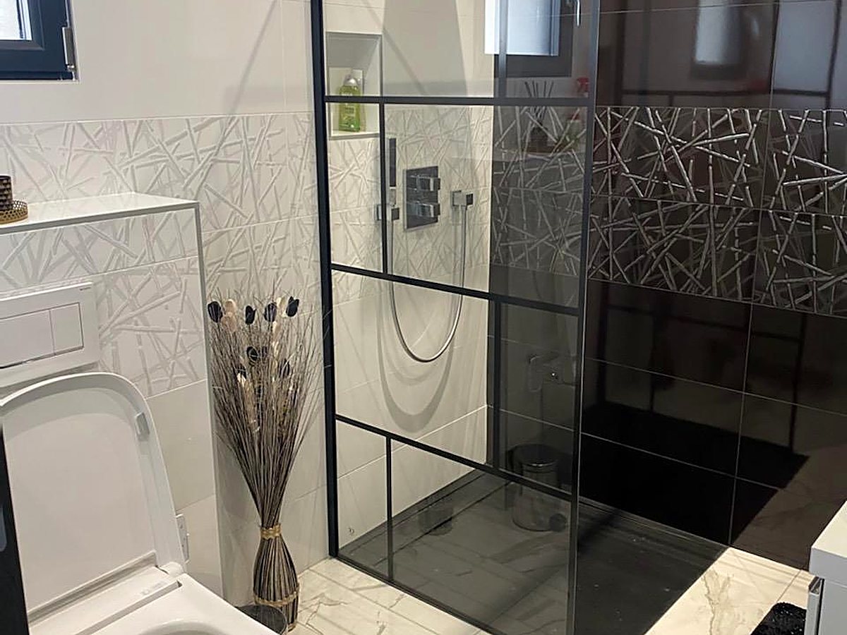 Douche à l'italienne — paroi décorative