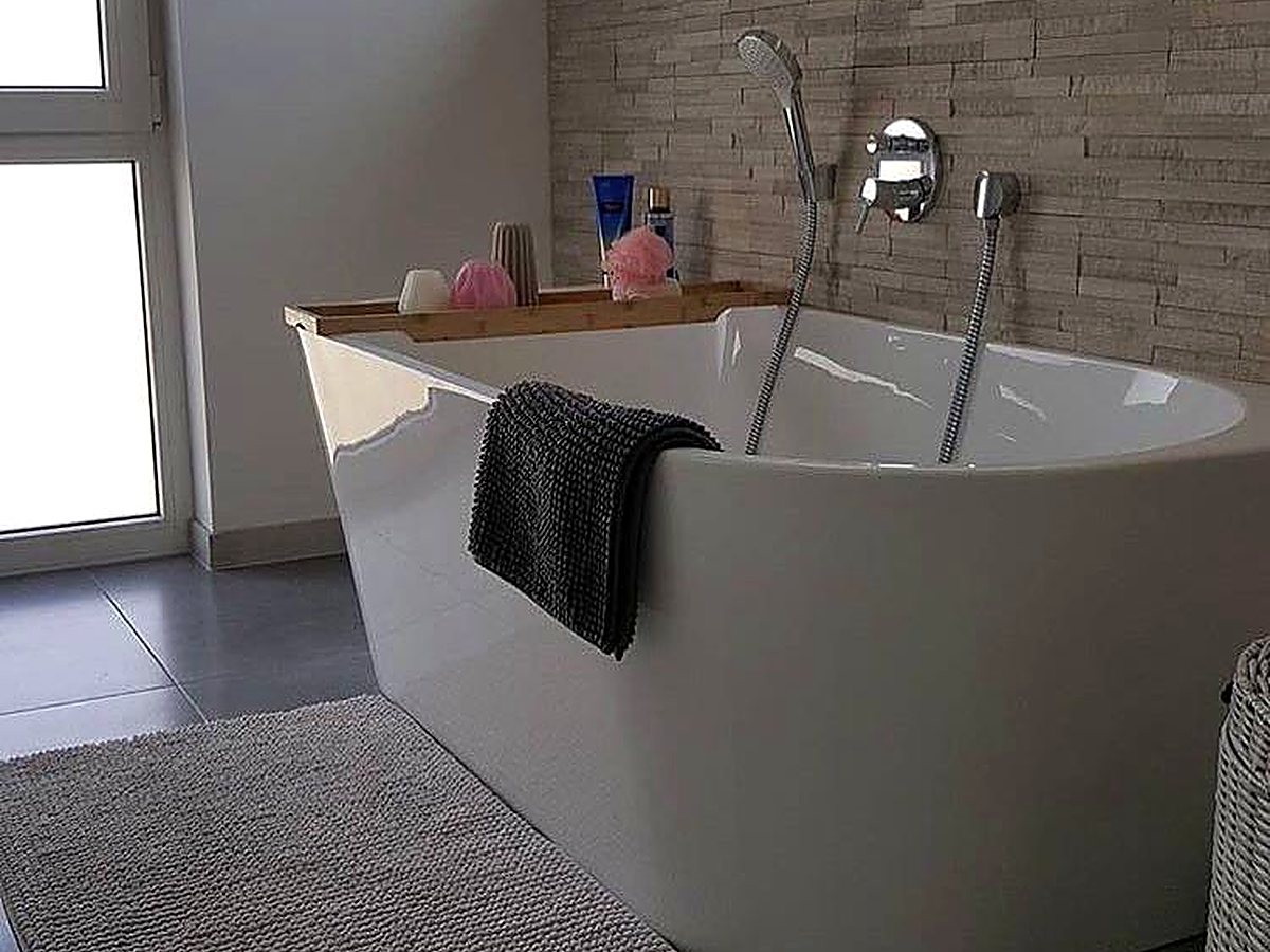 Baignoire îlot — salle de bain contemporaine