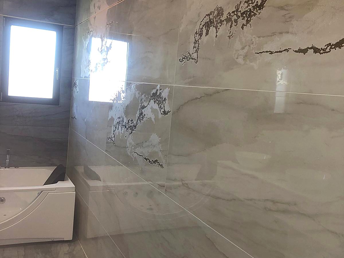 Salle d'eau — marbre grand format