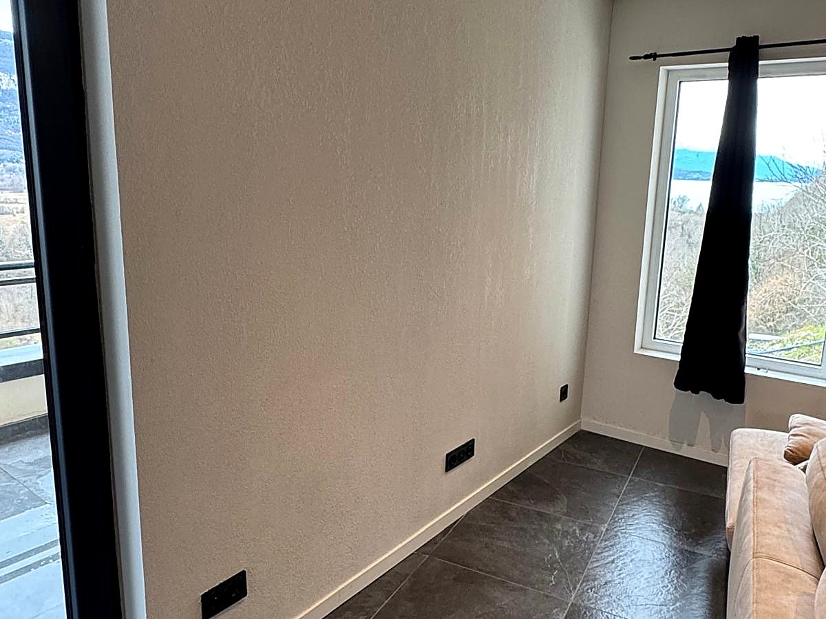 Peinture d'une chambre — finition soignée